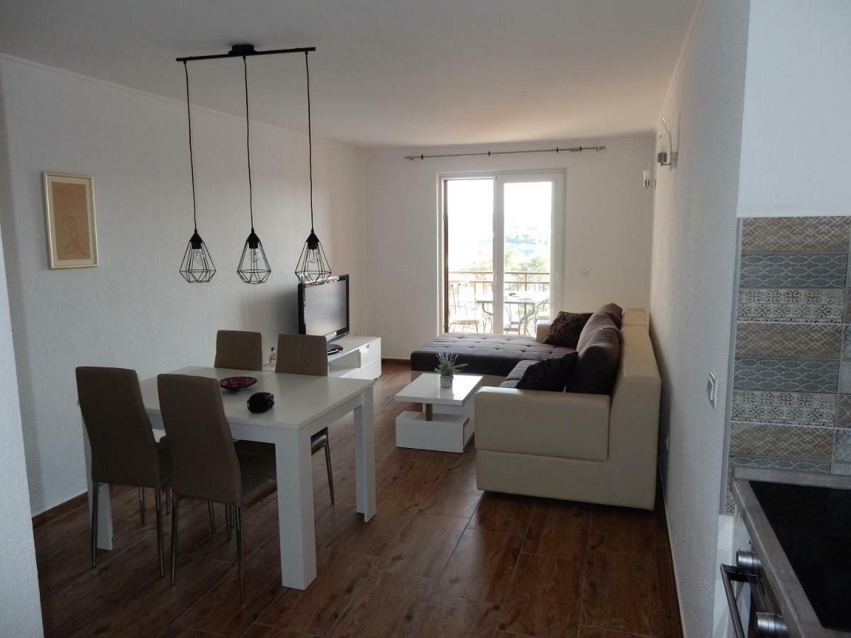לוביסטה Apartments Indira II מראה חיצוני תמונה